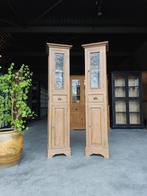Twee smalle vitrinekasten / buffetkasten #1559