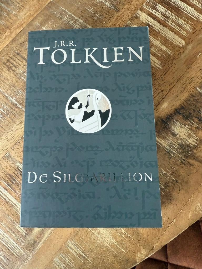 De SIlmarillion - J.R.R Tolkien, Ophalen of Verzenden, Zo goed als nieuw, J.R.R Tolkien