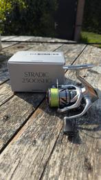 Shimano Stradic 2500 SHG  molen 2500SHG zgan incl doos, Watersport en Boten, Hengelsport | Roofvissen, Ophalen of Verzenden, Zo goed als nieuw