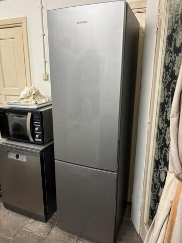 Samsung Grijze Koelkast - NoFrost - 201cm - Werkt Super beschikbaar voor biedingen