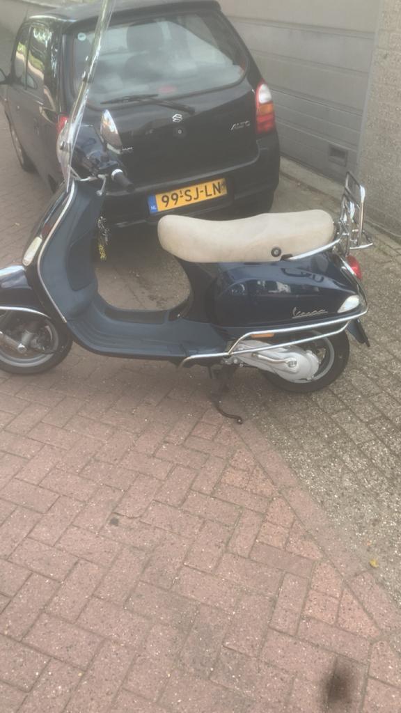Vespa lx50 - goed onderhouden, Fietsen en Brommers, Scooters | Vespa, Zo goed als nieuw, Vespa LX, Maximaal 25 km/u, Benzine, Ophalen