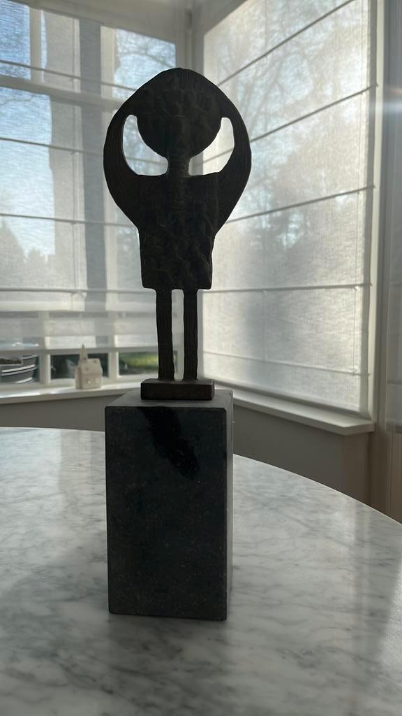 Klein bronzen sculptuur, kunstenaar voor mij onbekend, Antiek en Kunst, Kunst | Beelden en Houtsnijwerken, Ophalen of Verzenden