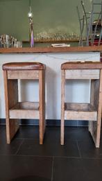 2 Houten barkrukken met bruin leren zitting, Huis en Inrichting, Barkrukken, Ophalen, Gebruikt, 60 tot 90 cm, Hout