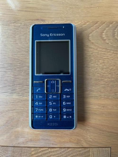 SonyEricsson K220i blauw met originele lader en oortjes, Telecommunicatie, Mobiele telefoons | Sony, Zo goed als nieuw, Zonder abonnement