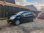 Peugeot 208 1.2 VTI 60KW/82PK 5-D 2013 Zwart, Auto's, Voorwielaandrijving, Euro 5, Stof, Zwart