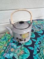 Theepot uit Japan met rieten hengsel., Ophalen of Verzenden, Zo goed als nieuw