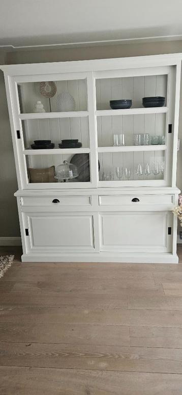 Witte buffetkast te koop beschikbaar voor biedingen