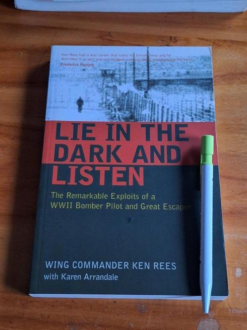 Lie in the Dark and Listen    Bomber Pilot and Great Escaper, Boeken, Oorlog en Militair, Zo goed als nieuw, Ophalen of Verzenden