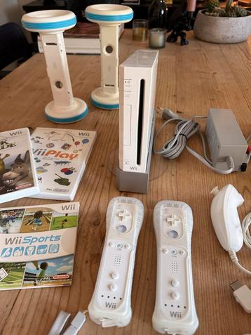 Nintendo Wii Compleet met 5 Games & Controllers beschikbaar voor biedingen