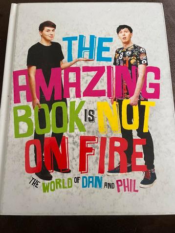 Phil Lester - Amazing Book is Not on Fire beschikbaar voor biedingen