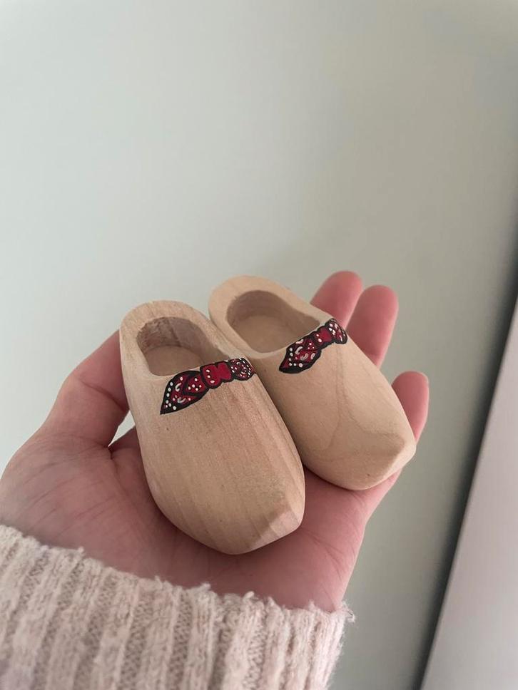 Geschilderde houten mini klompjes 🎨, Antiek en Kunst, Kunst | Overige Kunst, Ophalen of Verzenden