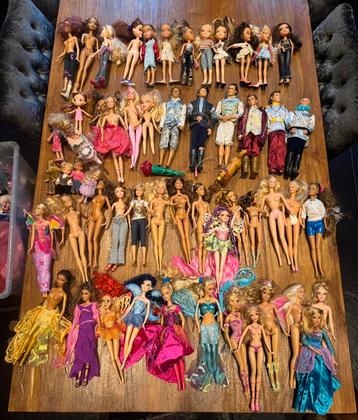 55 stuks barbies en bratz poppen incl accesoires en kleding beschikbaar voor biedingen