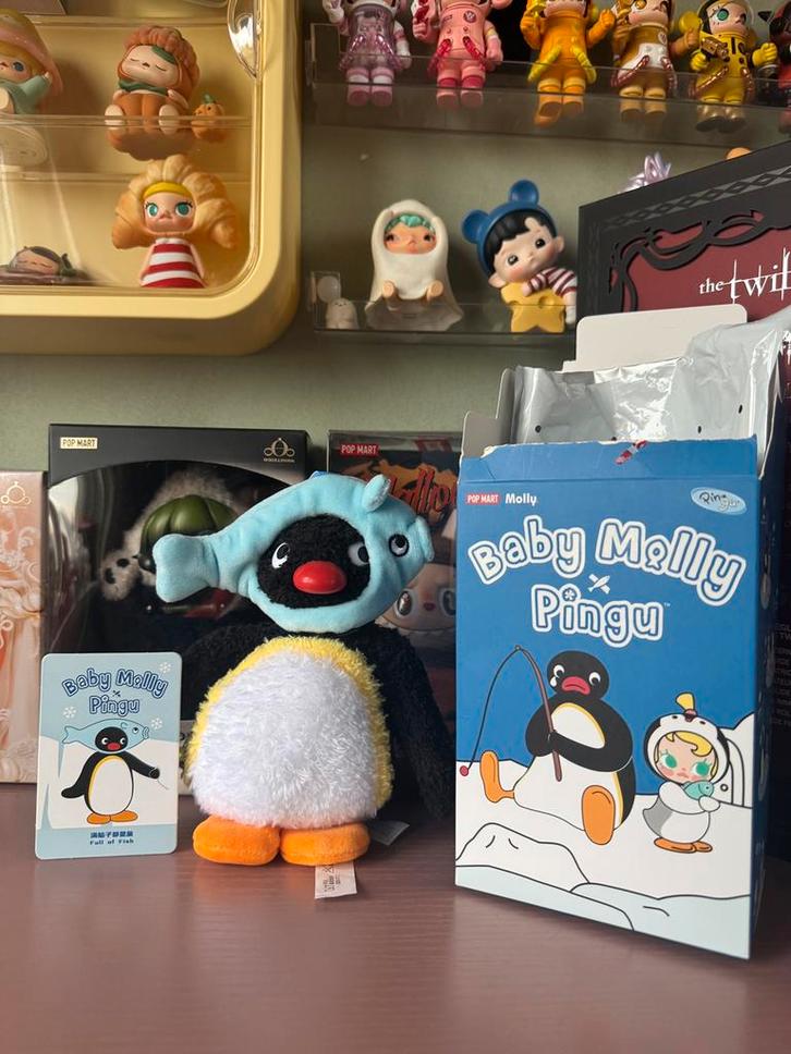 POPMART Baby Molly x Pingu - Full of Fish pendant, Verzamelen, Poppetjes en Figuurtjes, Zo goed als nieuw, Ophalen of Verzenden