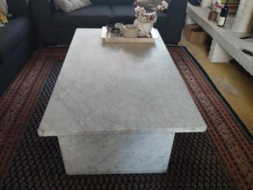 Marmeren salontafel inclusief 2 marmeren bijzettafels beschikbaar voor biedingen