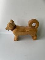 Houten handgemaakt beeld hond. Husky / Akita hondje., Ophalen
