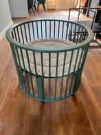 Ronde Wieg incl matras - smoke green (farrow & ball), Kinderen en Baby's, Babywiegjes en Ledikanten, Ophalen, Zo goed als nieuw