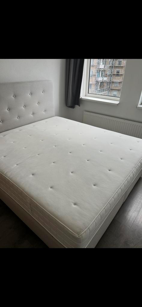 IKEA Kingsize Bed met Matras & Hoofdbord - Zo Goed Als Nieuw, Huis en Inrichting, Slaapkamer | Bedden, Zo goed als nieuw, Tweepersoons