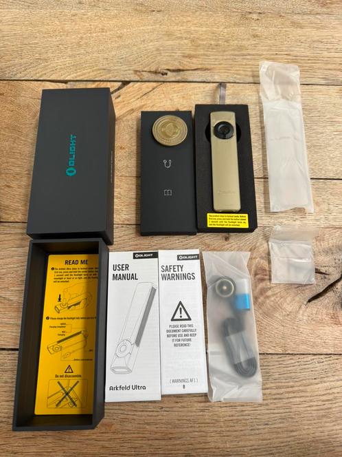 Olight Arkfeld Ultra LED-UV-Laser Zaklamp Oplaadbaar, Caravans en Kamperen, Zaklampen, Nieuw, Accu, Ophalen of Verzenden