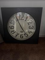 Riverdale Industriële Klok 70x70cm, Huis en Inrichting, Ophalen, Zo goed als nieuw, Analoog, Wandklok