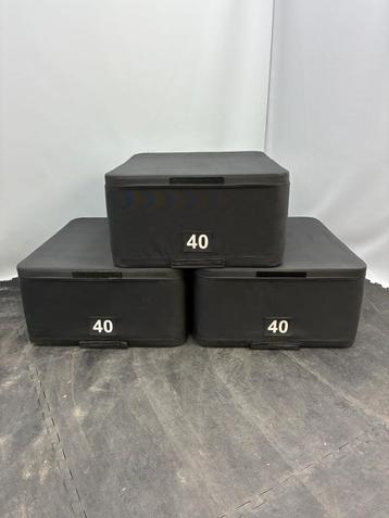 OPRUIMING! 3 Stuks Technogym Plyobox 40 beschikbaar voor biedingen