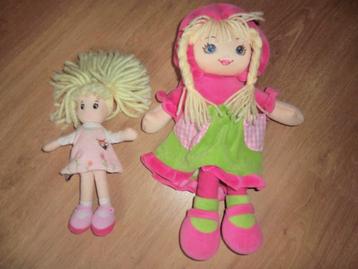Knuffelpoppen 35 cm. en 21 cm., Als nieuw, samen 2,00 euro. beschikbaar voor biedingen