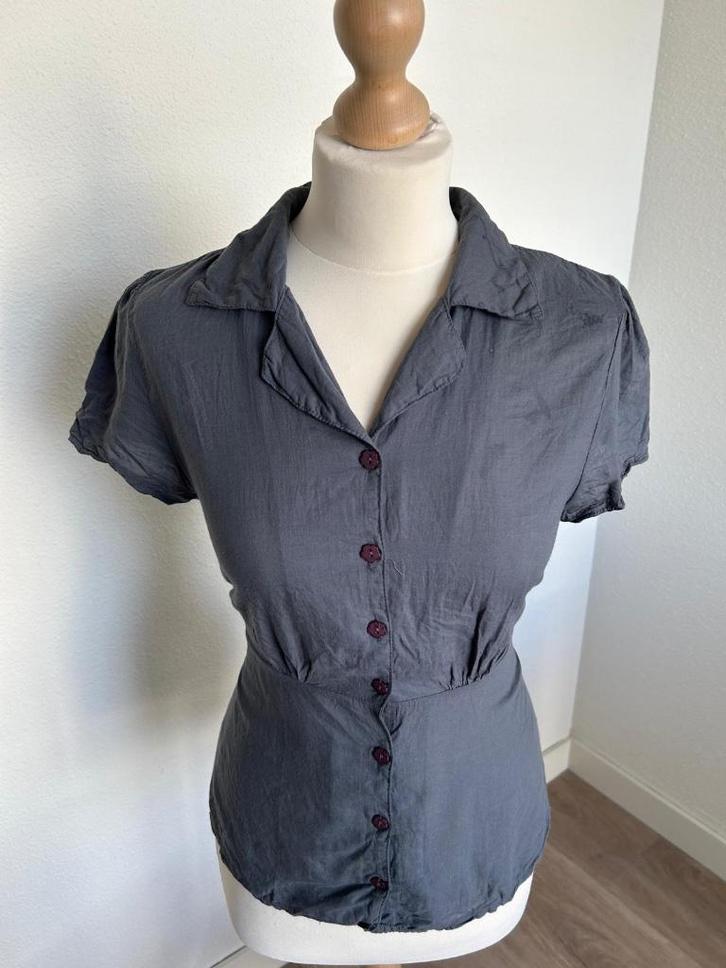 King Louie maat 38 grijze top blouse 363, Kleding | Dames, Blouses en Tunieken, Zo goed als nieuw, Maat 38/40 (M), Grijs, Ophalen of Verzenden