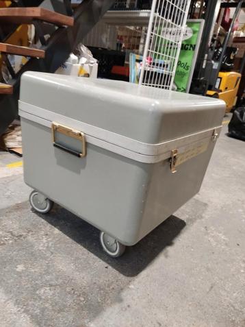 Opbergkist lxbxh 55x51x51cm beschikbaar voor biedingen