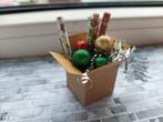 Doos met kerstspullen 1:12 poppenhuis *handgemaakt*, Ophalen of Verzenden, Nieuw, Poppenhuis