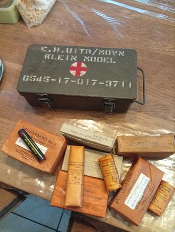 NL Militair klein ehbo trommel met inhoud  beschikbaar voor biedingen