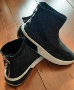DKNY, mooie hoge sneakers, maat 40 in top staat., Zwart, DKNY, Ophalen of Verzenden, Sneakers of Gympen