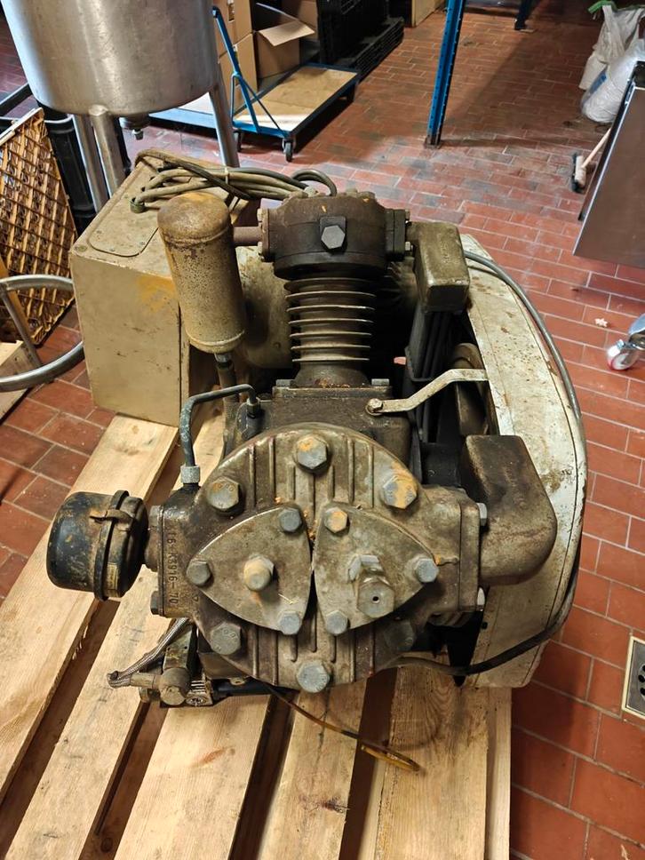 Atlas Copco Zuigercompressor - Oldtimer Industrieel, Doe-het-zelf en Verbouw, Compressors, Ophalen