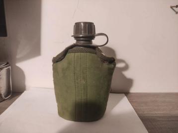 Militaire veldfles. beschikbaar voor biedingen