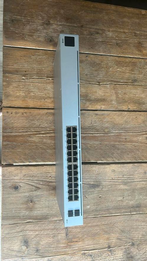 Ubiquiti UniFi USW-24-POE, Computers en Software, Netwerk switches, Zo goed als nieuw, Ophalen of Verzenden