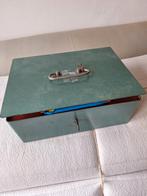 Grote metalen geldkist met sleutel, Huis en Inrichting, Minder dan 50 cm, Gebruikt, Minder dan 50 cm, Ophalen of Verzenden