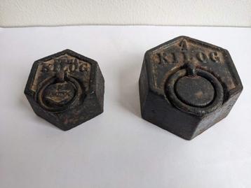 Set gietijzeren gewichten 1 kg en ½ kg beschikbaar voor biedingen