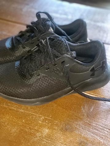 Zwarte Under Armour Sneakers beschikbaar voor biedingen