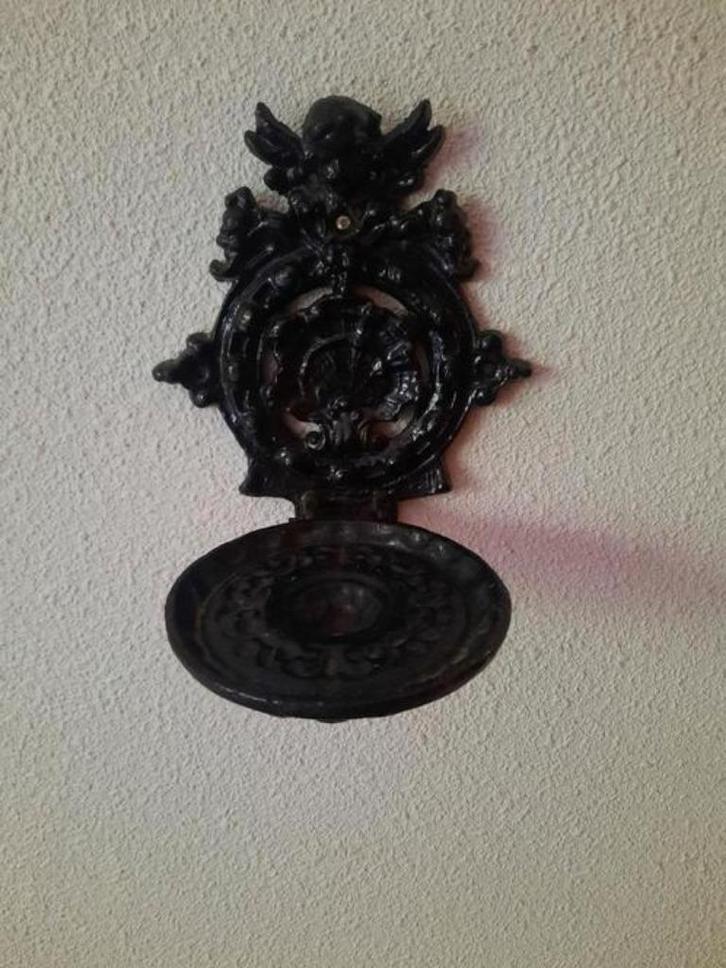 brocante zwart gietijzeren muurkandelaar - kaarsenhouder, Antiek en Kunst, Curiosa en Brocante, Ophalen of Verzenden