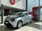 Toyota Aygo 1.0 VVT-i x-play,Apple Carplay Andr € 11.750,0, Auto's, Toyota, Nieuw, Origineel Nederlands, Zilver of Grijs, 4 stoelen