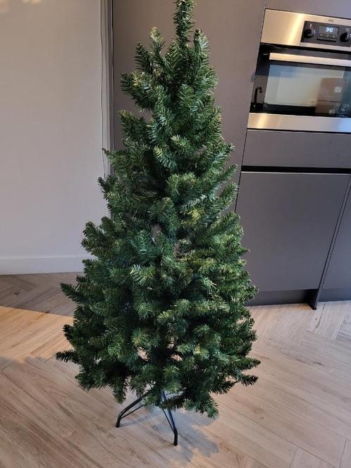 Kerstboom (1.50 hoog) inclusief versiering, Diversen, Kerst, Zo goed als nieuw, Ophalen