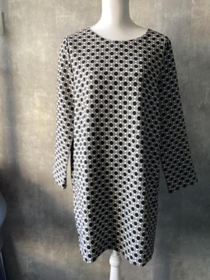 Mango zwart witte jurk maat M, Kleding | Dames, Jurken, Gedragen, Maat 38/40 (M), Zwart, Ophalen of Verzenden