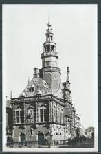 Bolsward 1951 Stadhuis Ansichtkaart f-177 jdu Hendriks Voor, Verzamelen, Ansichtkaarten | Nederland, Ophalen of Verzenden, 1940 tot 1960