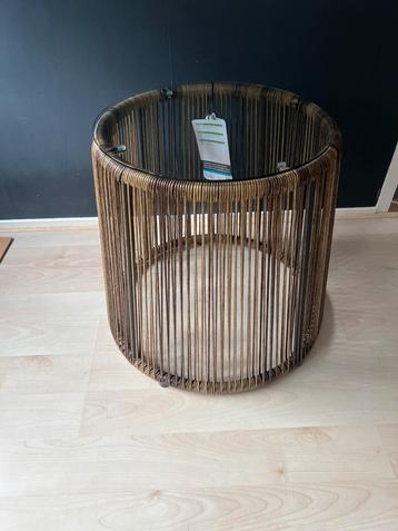 Tuintafel, gecoat staal met wicker en glasplaat beschikbaar voor biedingen