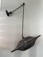 Hanglamp met knikarm en rotan kap, Huis en Inrichting, Lampen | Hanglampen, Ophalen, Zo goed als nieuw, Minder dan 50 cm