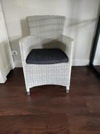 Rotan stoel, licht grijs met zwarte kussen, pure collection, Huis en Inrichting, Stoelen, Ophalen, Gebruikt, Riet of Rotan, Eén