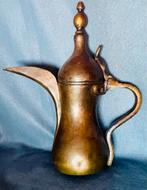 Antieke koperen Arabische koffiepot (Dallah). H  27 cm, Ophalen of Verzenden, Koper