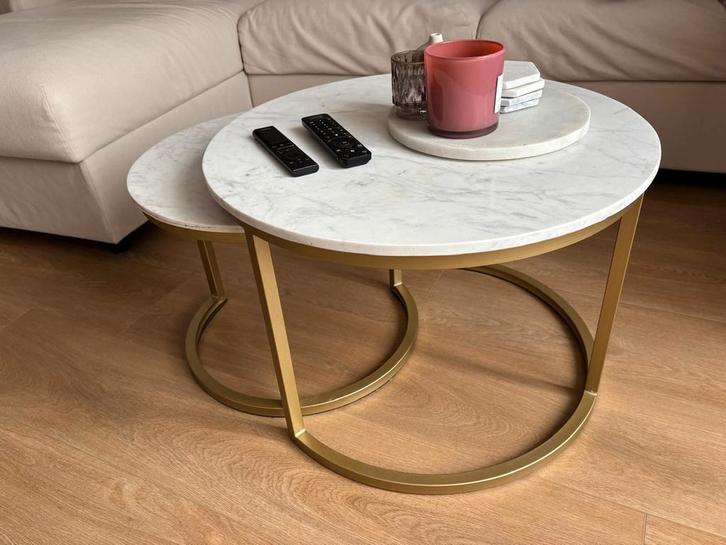 2-delige marmeren salontafel met gouden accenten, Huis en Inrichting, Tafels | Salontafels, Zo goed als nieuw, Rond, Metaal, Overige materialen