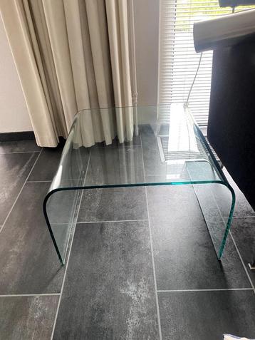 bijzettafeltje glas (z.g.a.n.) beschikbaar voor biedingen