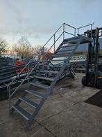 Stalen trap met bordes gegalv. Hoog 2,85 mtr. Nob194, Doe-het-zelf en Verbouw, Ladders en Trappen, Ophalen, Zo goed als nieuw