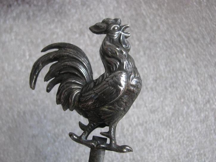 Antieke Franse Verzilverde Vleespen / Spies met Haan - 24 cm, Antiek en Kunst, Antiek | Goud en Zilver, Verzenden
