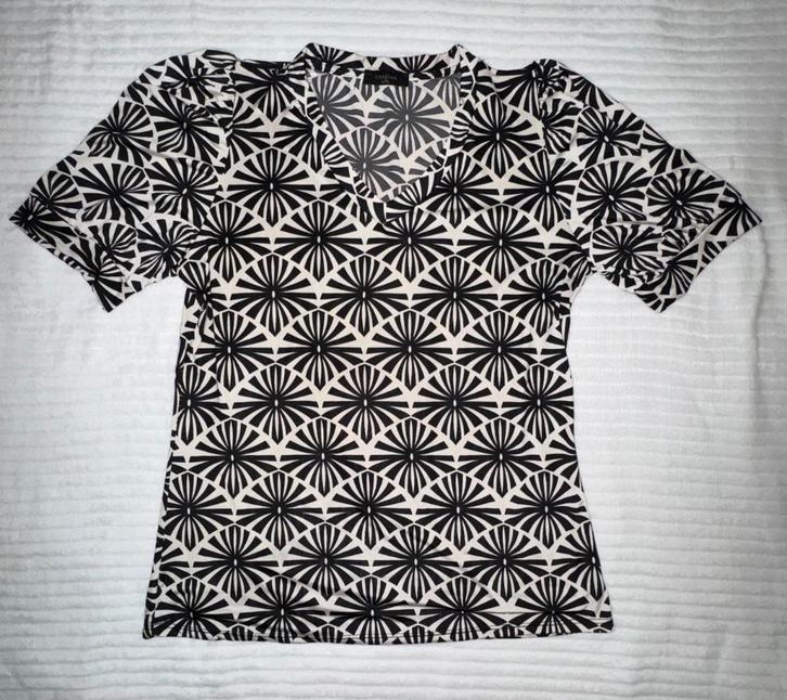 Shirt Chastar L/XL valt klein, Kleding | Dames, Tops, Zo goed als nieuw, Maat 38/40 (M), Zwart, Korte mouw, Verzenden